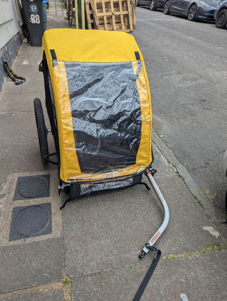 Double bike trailer 