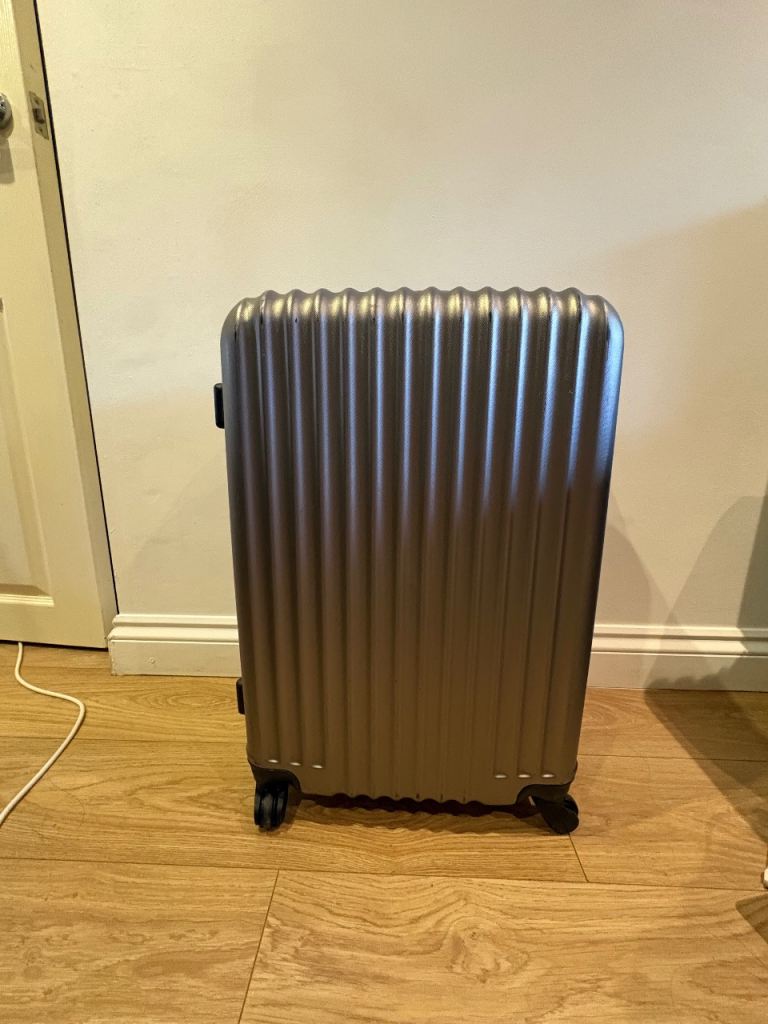 Grey Hard Shell Suitcase with Wheels 