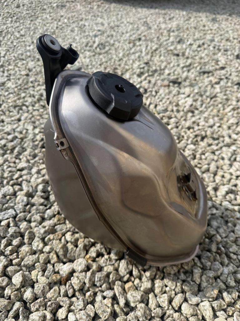 Honda CRF250R CRF450R fuel tank