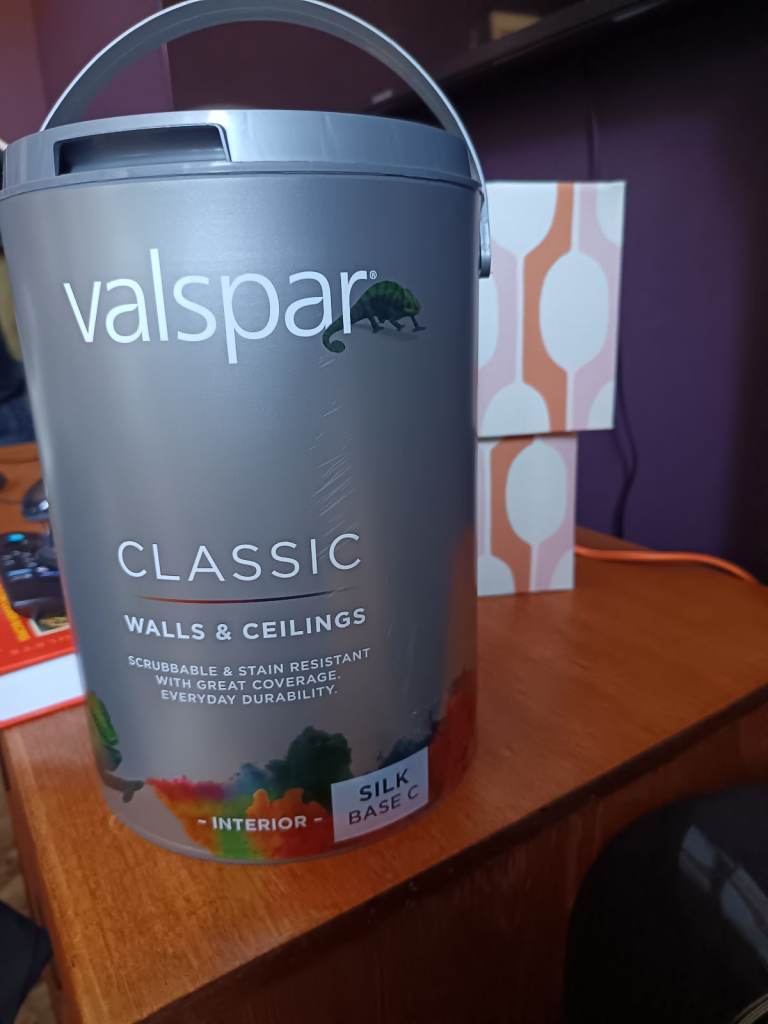 New not opened valspar 5l paint, retro colour