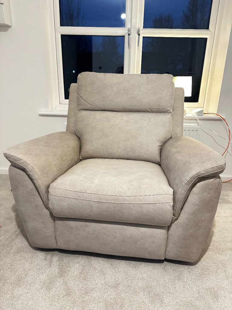 Brand new Electric recliner chair 