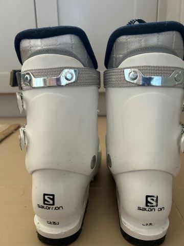 salomon divine 6 womens ski boots 4 side while the toe box is wider for more comfort Salomon Divine for sale |