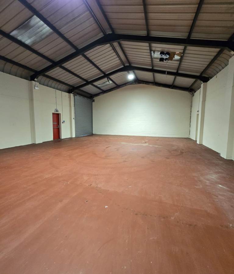 2,934 sq ft Industrial Unit with Mezzanine – Excellent Automotive Premises in Ferndale
