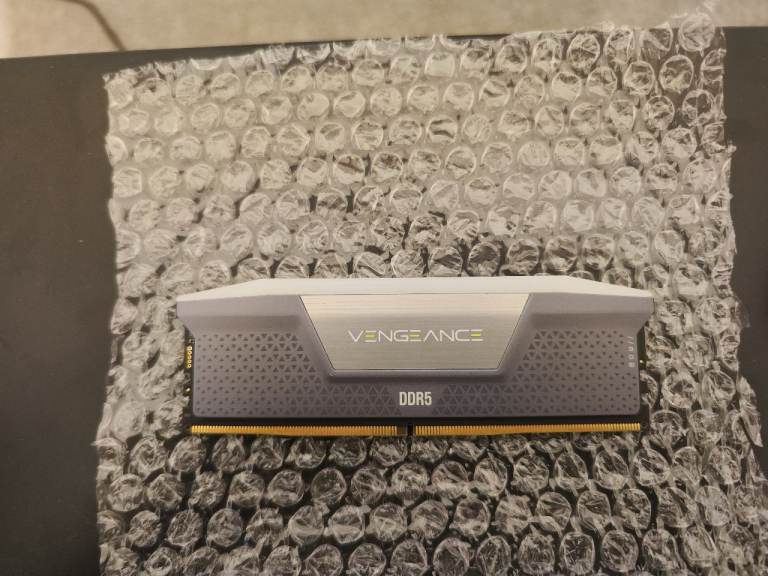 Corsair Vengeance RGB 16GB DDR5 5200MT/s