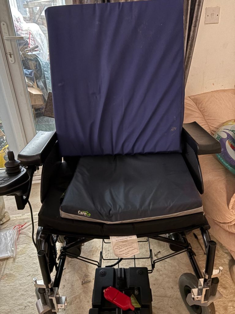 Electric wheelchair 