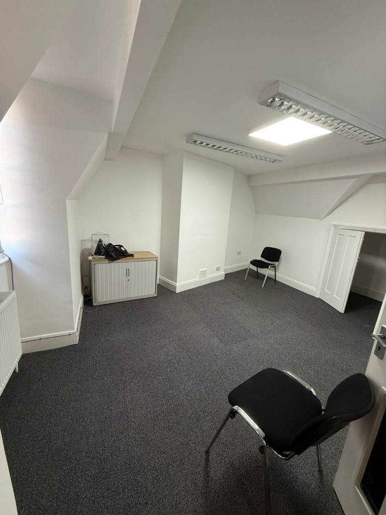 Cheapest serviced office in the heart of Luton Town - Just £75pw