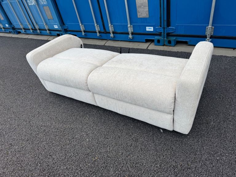 Electric recliner sofa in excellent condition, possible delivery 