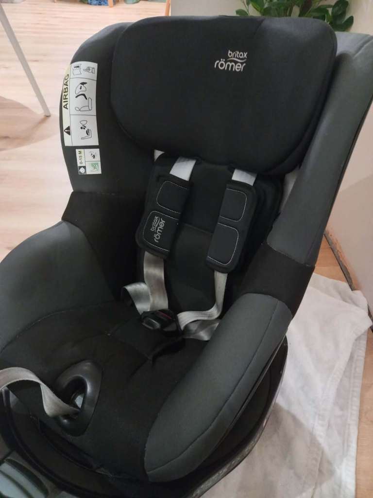 Britax Romer car seat 0-4 years- isofix with base