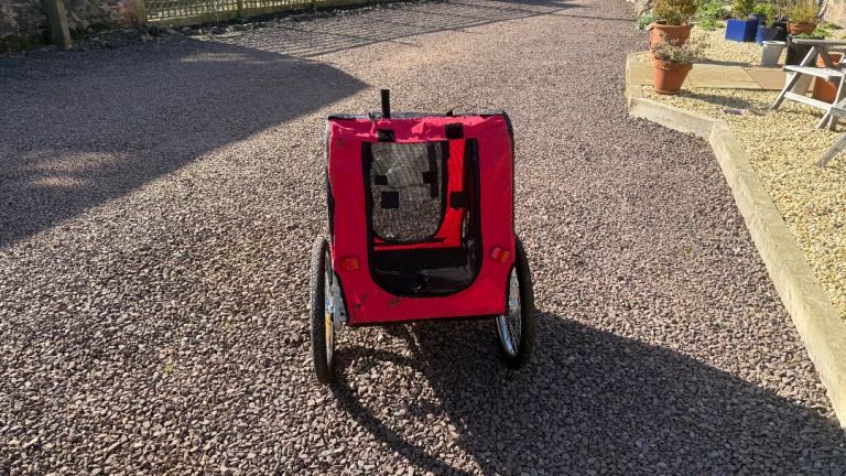 Pet carrier for bicycle 