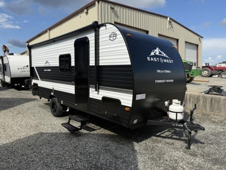 American Caravan 5th Wheel Forest River East To West Della Terra 17bhs 2027 17ft