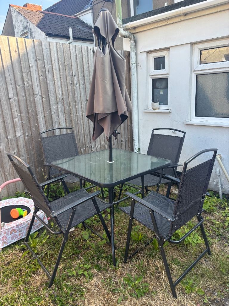 Garden Patio Table & 4 Chairs with Parasol – Good Condition