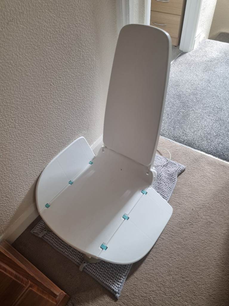 FREE Bath lift, Mountway Aquila Bath Lift needs new battery. 