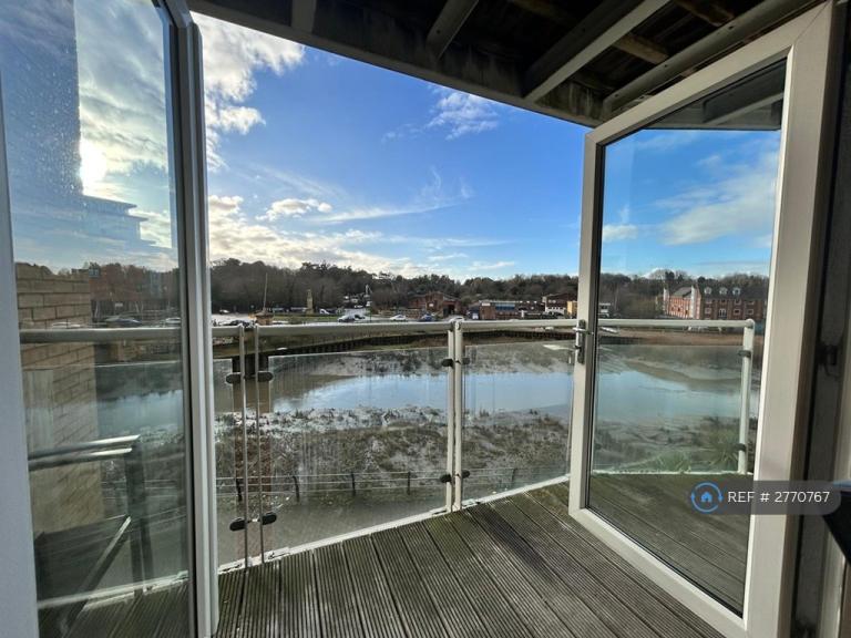 2 bedroom flat in Caelum Drive, Colchester, CO2 (2 bed) (#2770767)