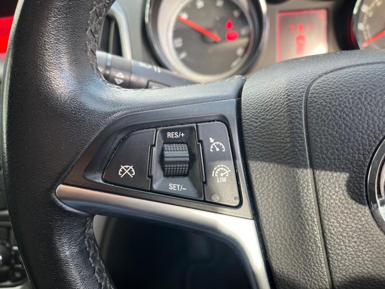 2013 Vauxhall Astra 2.0 CDTI ELITE Hatchback Diesel Manual