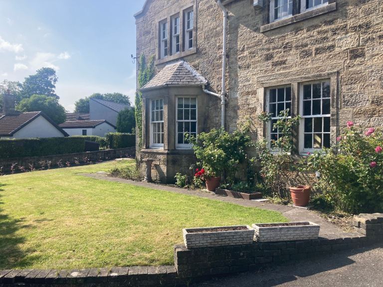 Lovely ensuite room in beautiful period property 