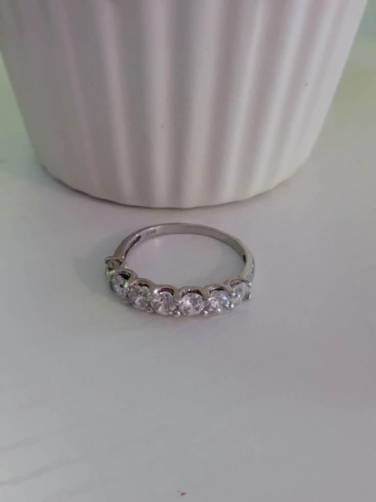 Pretty silver ring