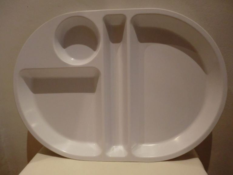 FOOD PICNIC TRAYS WITH COMPARTMENTS FOR BAR-B QUE / HOME WHITE COLOUR DURABLE MADE BY MELEWARE VGC