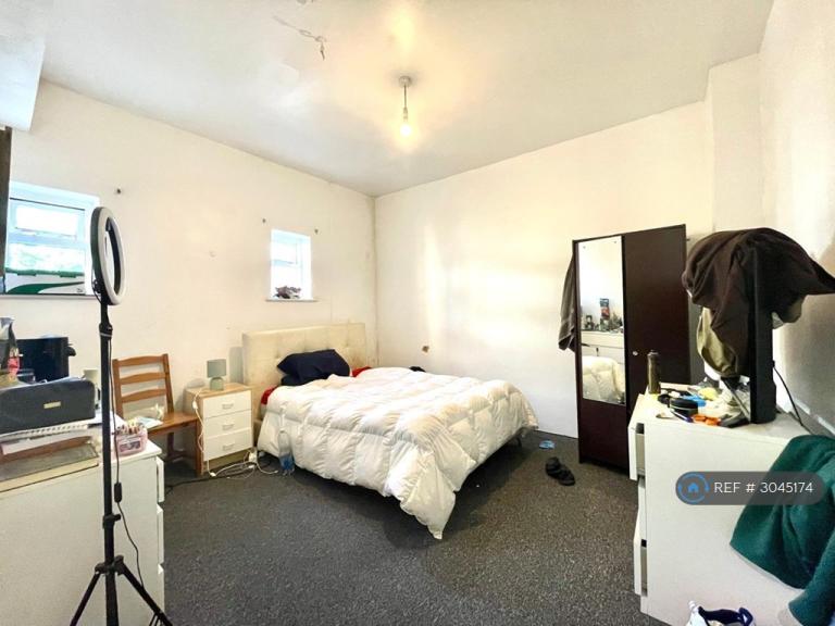 2 bedroom flat in West St, Bristol, BS2 (2 bed) (#3045174)