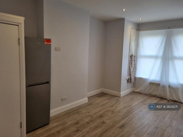 Studio flat in The Crescent, Croydon, CR0 (#2824271)