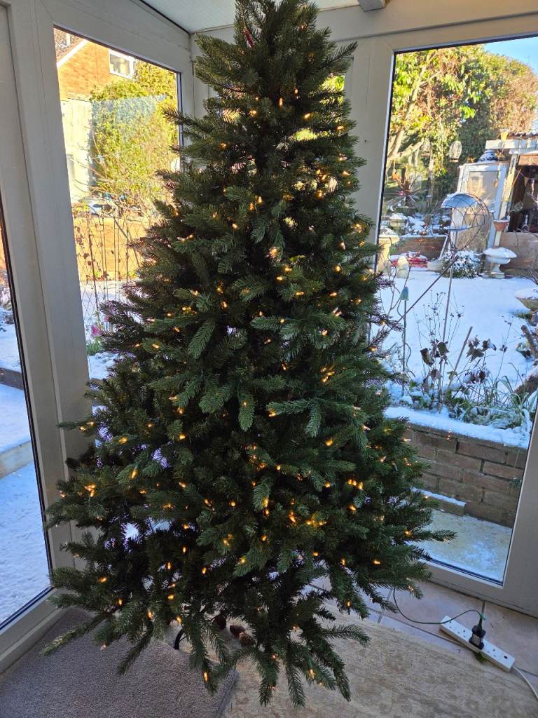 6ft christmas tree with built in lights