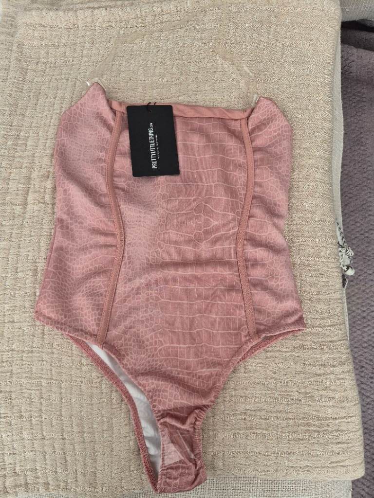 Pretty Little Thing Pink Croc Print Bodysuit Size 6, New with Tags