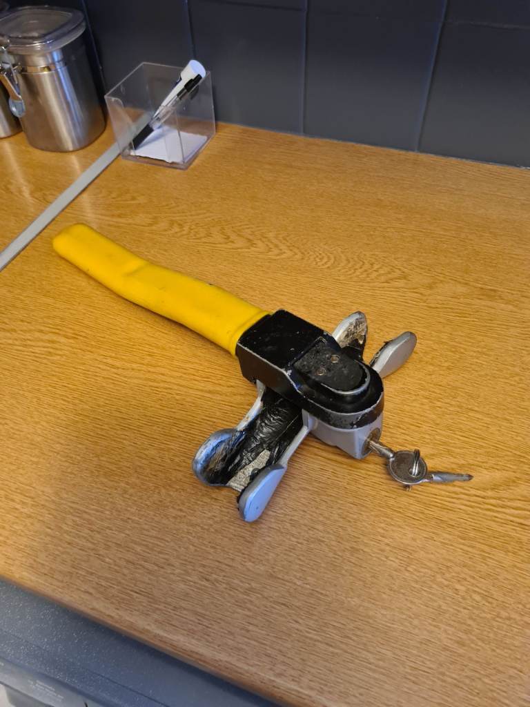 Car steering wheel security lock 