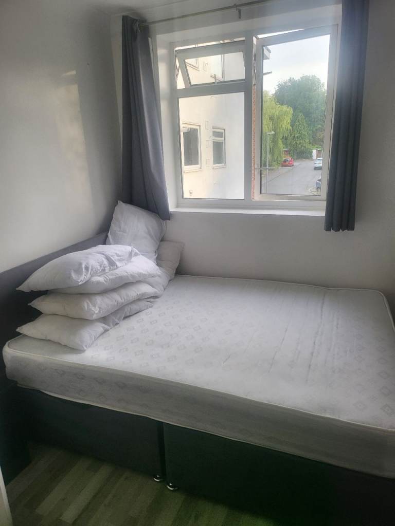 2 bedroom furnished first floor flat for rent.