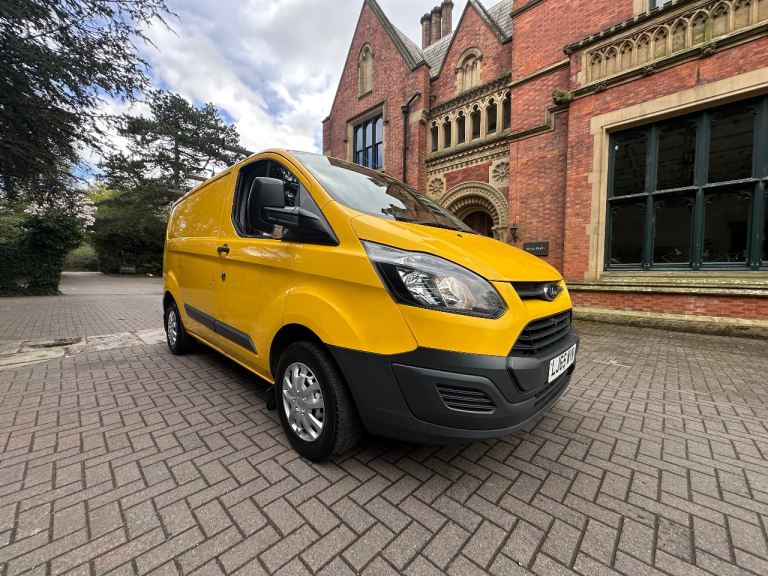 Ford transit custom 2.2 diesel. On a timing chain not a wet belt. Fully serviced by Ford.