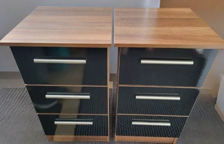 Pair of Modern Bedside Tables with Black Gloss Drawers. Delivery available.