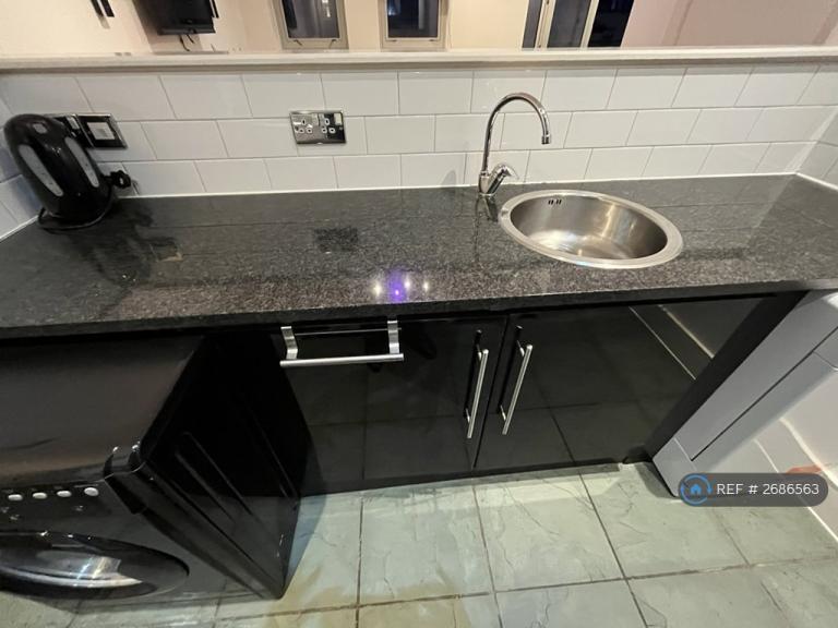 2 bedroom flat in Sunlight Square, London, E2 (2 bed) (#2686563)