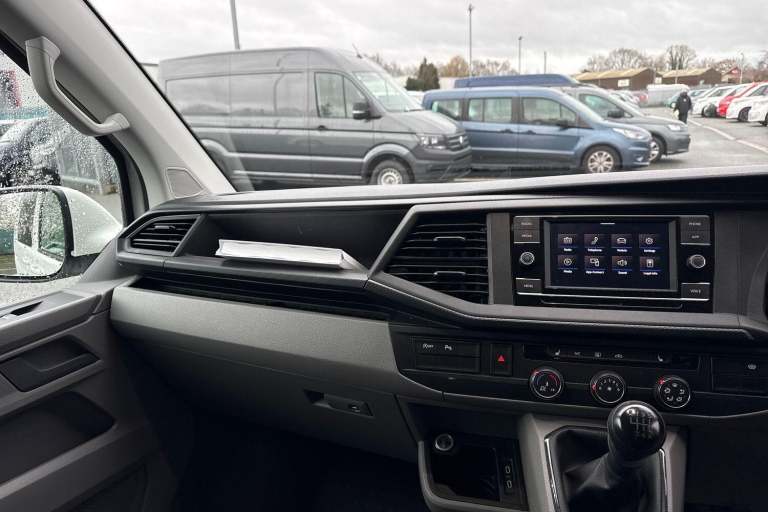 2024 Volkswagen Transporter 2.0 TDI 150 Highline Kombi Van WINDOW VAN DIESEL Manual