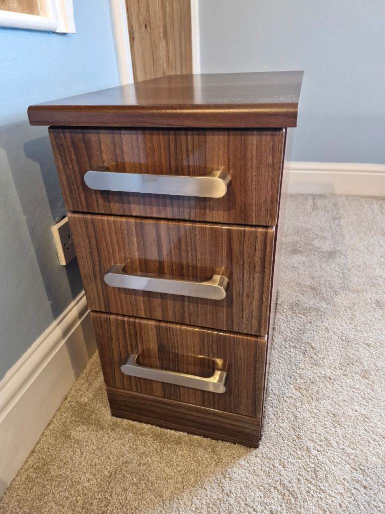2  WALNUT GLOSS BEDROOM SIDE CUPBOARDS 