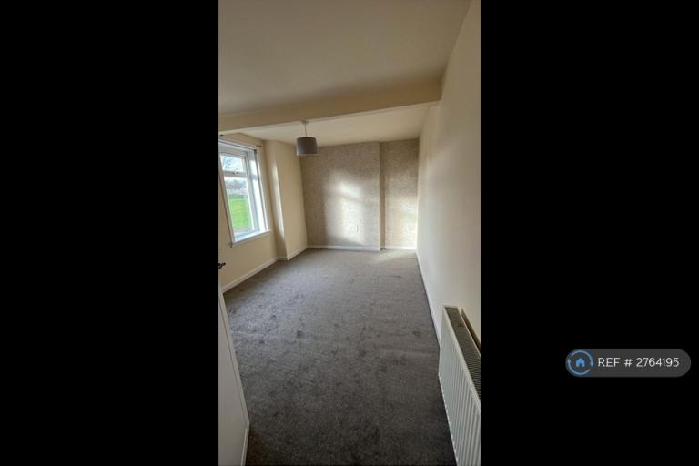 2 bedroom flat in Lennox Crescent, Kilmarnock, KA1 (2 bed) (#2764195)