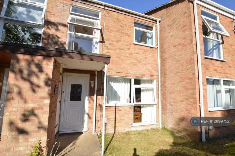 3 bedroom house in Greenacre, Knaphill, Woking, GU21 (3 bed) (#2899752)