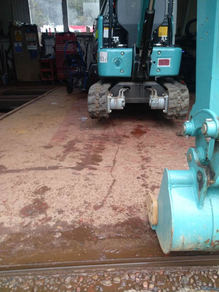 Tos r-319 mini digger 