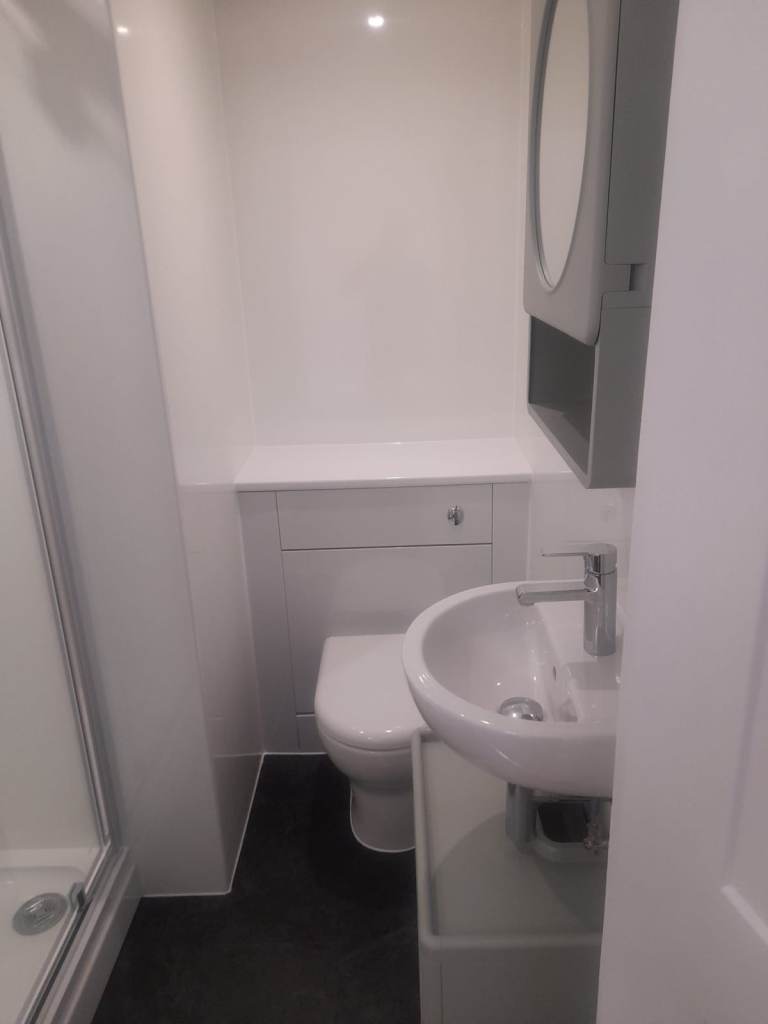 Beautiful double room with own toilet to rent in Maidstone Kent. 