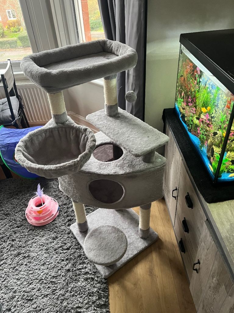 Cat scratching tower 