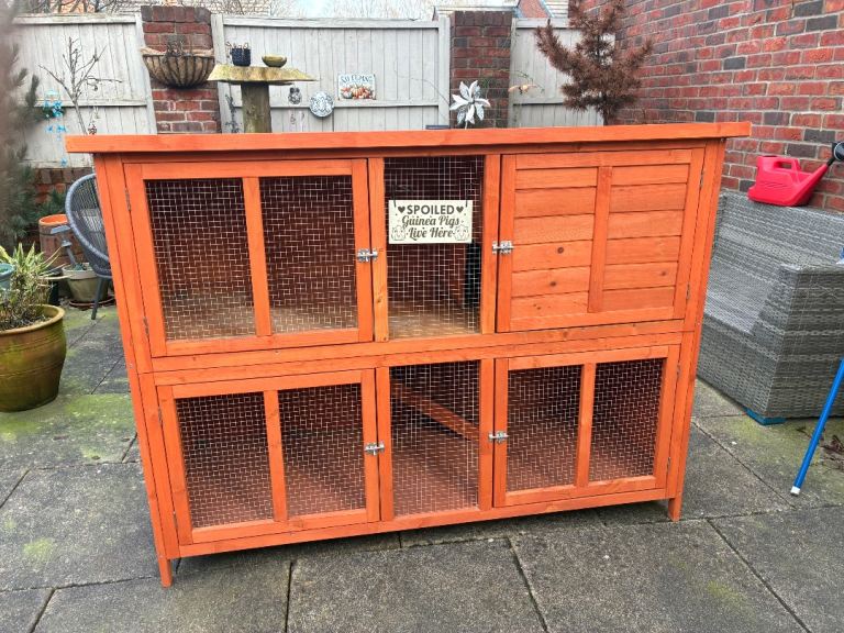 LARGE ANIMAL HUTCH 