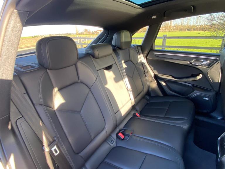 2020 Porsche Macan 2.0T PDK - Panoramic Sunroof &amp; Bose Audio &amp; PASM &amp; Huge Spec 4x4 P...