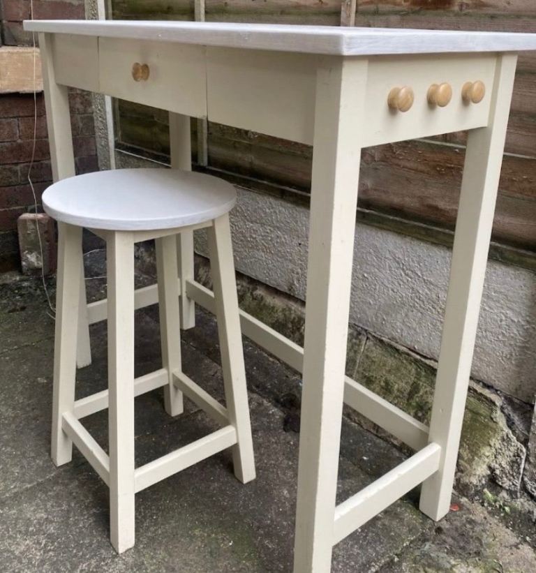 Cream Wooden Breakfast Bar Table and Stool Set – Good Condition