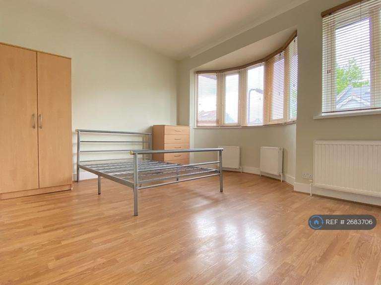 3 bedroom house in Mayville Road, London, E11 (3 bed) (#2683706)