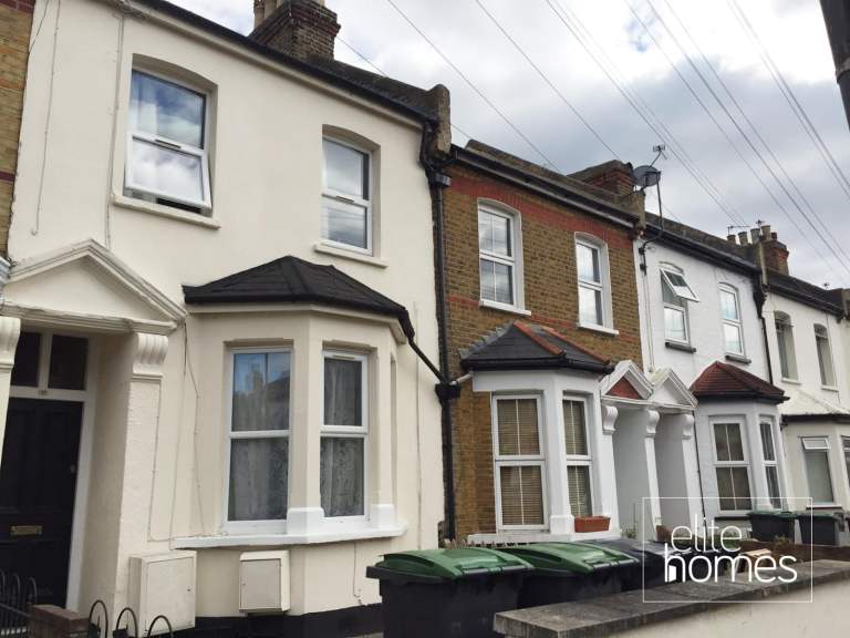  Large first floor 2 bedroom Flat in Wood Green, N22.