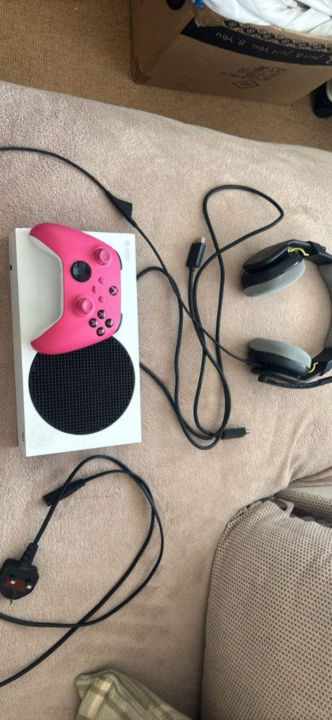 XBOX Series S - With Controller and Headset