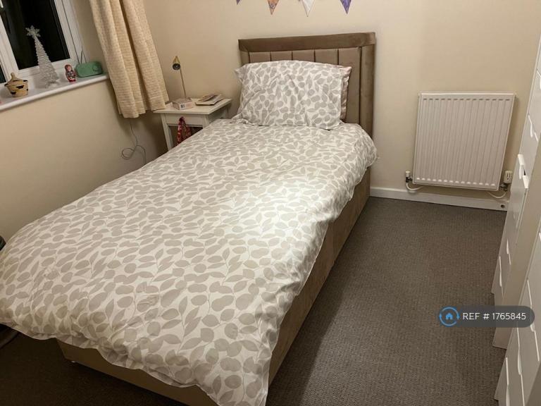 3 bedroom house in Berneshaw Close, Corby, NN18 (3 bed) (#1765845)