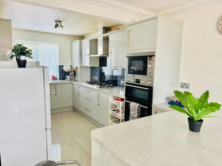 Spacious Fully-Furnished Double Bedroom for Rent