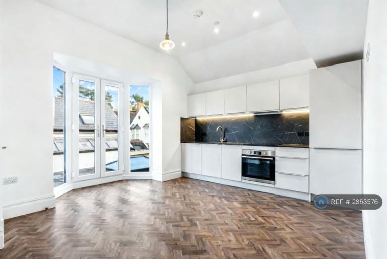 2 bedroom flat in Cathedral Road, Cardiff, CF11 (2 bed) (#2863576)