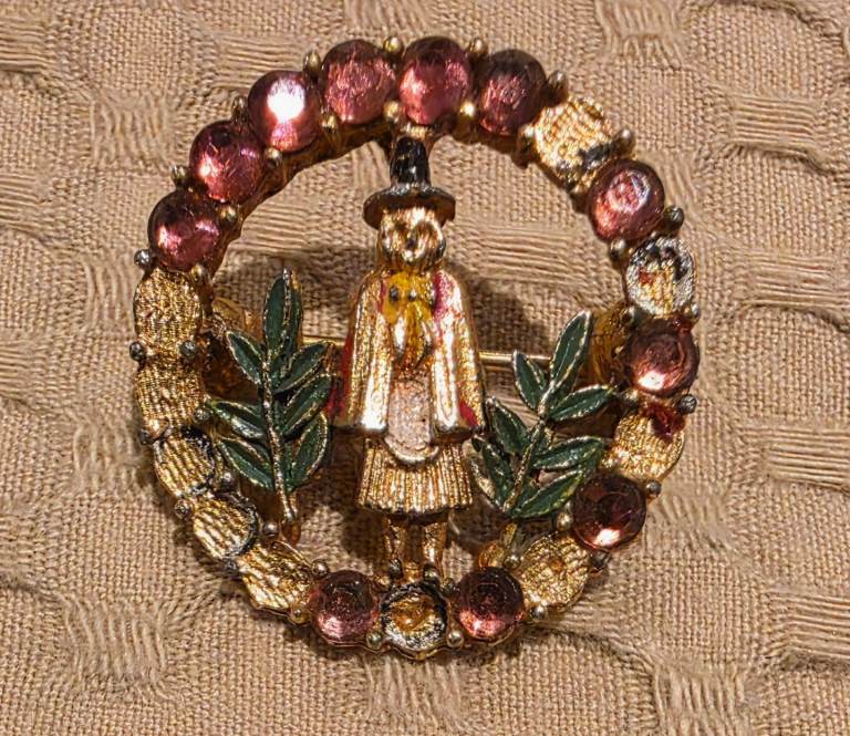 JENNY JONES BROOCH