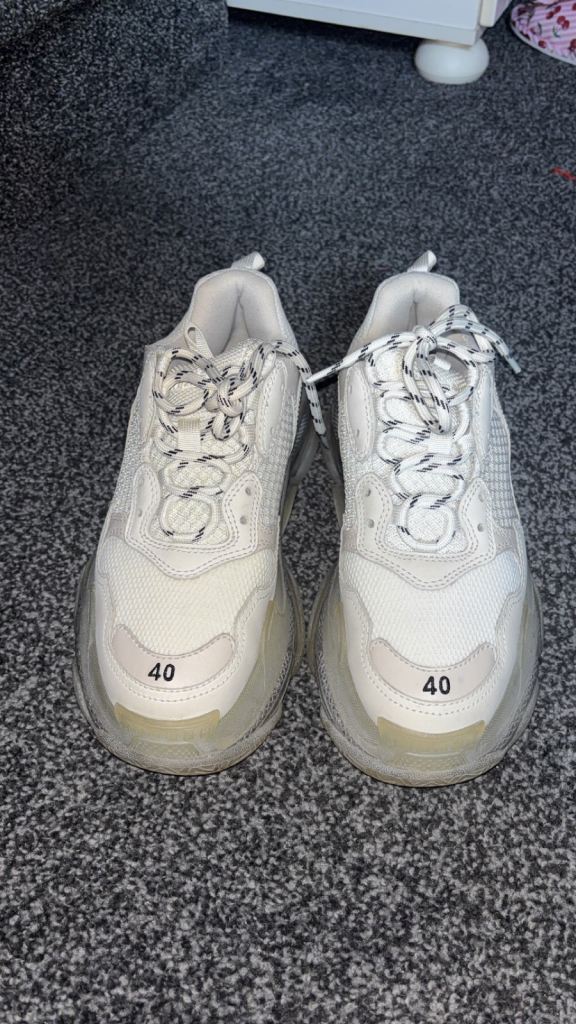 Lady’s balenciaga trainers 
