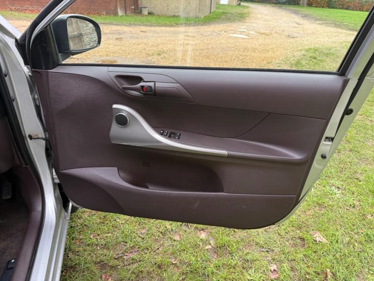 2009 Toyota IQ 1.0 VVT-i 2 Euro 4 3dr HATCHBACK Petrol Manual