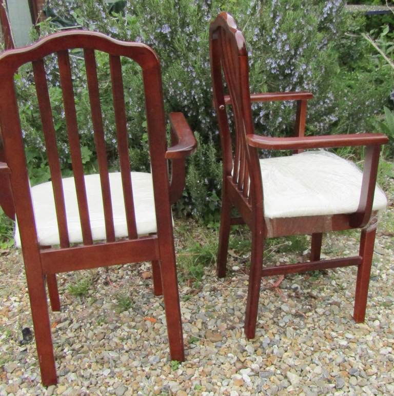 2 X DARK BROWN WOODEN CARVER CHAIRS VERY GOOD CONDITION